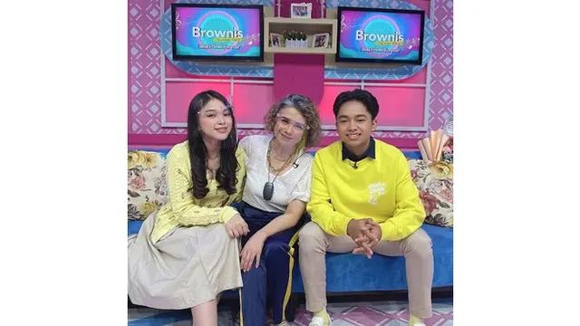 Dikabarkan Berpacaran, Ini 6 Potret Kedekatan Betrand Peto dan Anneth Delliecia