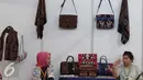 Sejumlah produk asli Indonesia di jual saat Pameran Pangan Nusa dan Produk Dalam Negeri Nasional 2015, Jakarta, Kamis (5/11). Jelang berlangsungnya Masyarakat Ekonomi ASEAN (MEA) produk Indonesia diharapkan dapat bersaing. (Liputan6.com/Angga Yuniar)