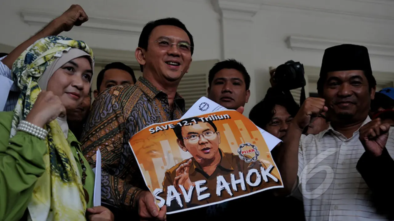 Pendukung Gubernur Ahok Geruduk Balaikota DKI Jakarta