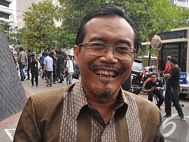 Mantan Menteri Pertanian Suswono mendatangi kantor KPK, Jakarta, Kamis (30/10/2014). (Liputan6.com/Miftahul Hayat)