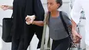 “Angelina lebih pantas menjadi ibu untuknya dibandingkan aku. Dia telah bersamanya sejak dia (Zahara) masih bayi, namun bukan berarti aku tidak merindukannya,” tambah Mantewab dilaporkan Aceshowbiz.com. (doc.dailymail.com)