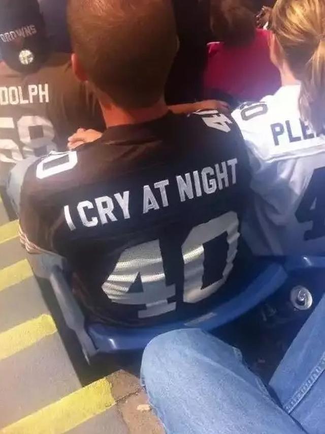 10 Nama Punggung Nyeleneh di Baju Jersey Ini Bikin Geleng Kepala