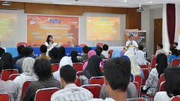 Ratusan mahasiswa mengikuti acara pembukaan Sctv Goes to Campus di Kampus Fisipol Universitas Yogyakarta (15/3).(Foto: Achmad Nur)