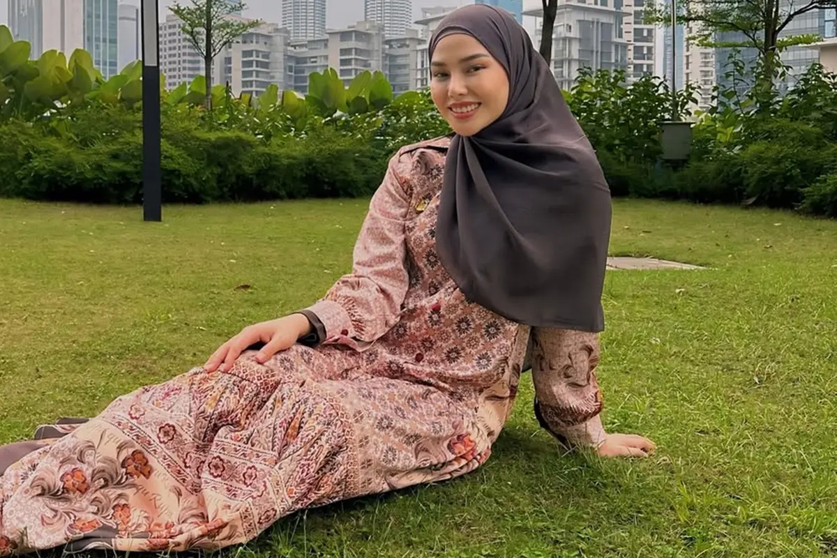 4 Potret Model Gamis Batik Dara Arafah, Inspirasi Tampil Anggun dan Modern