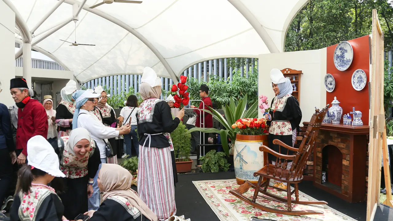 Pasar Belanda di kompleks Erasmus Huis.