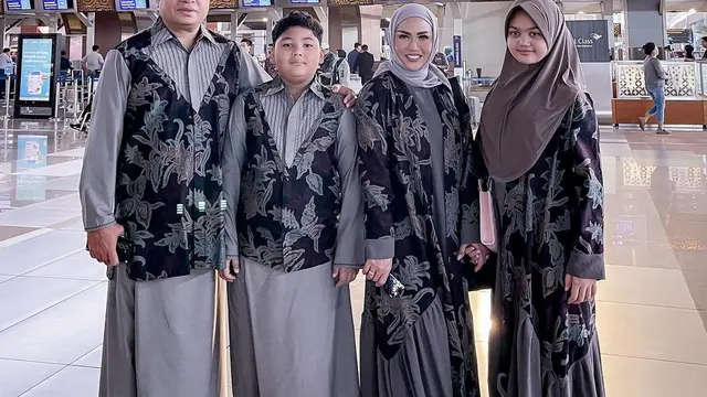 Amora Lemos Pakai Hijab