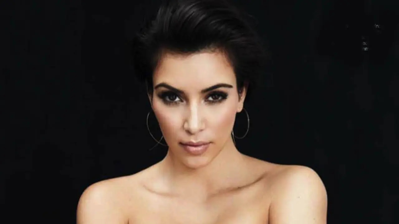 Kim Kardashian Raih Penghargaan <i>Woman of The Year</i>