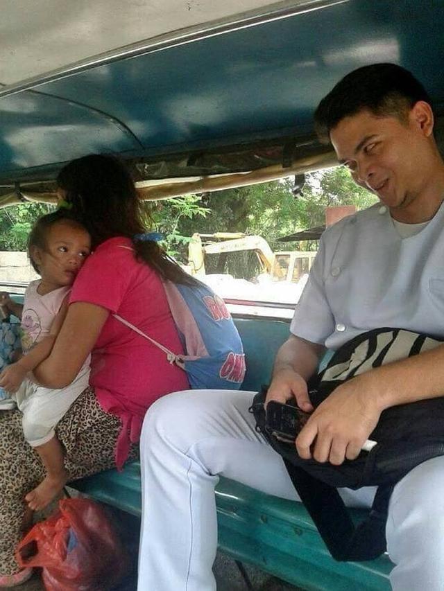 6 Tingkah Iseng Pemuda yang Kocak Ini Tertangkap Kamera, Absurd