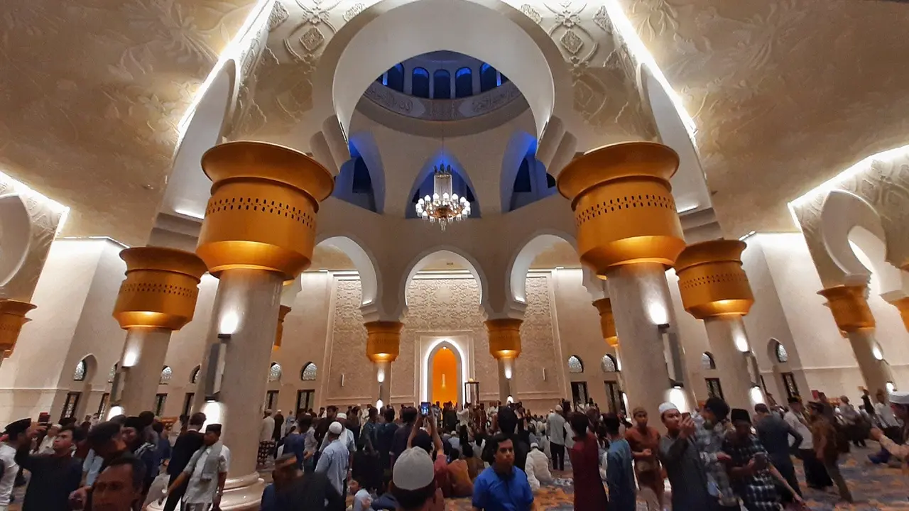 Masjid Raya Sheikh Zayed Solo