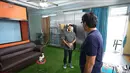 Masih di lantai bawah, terdapat beberapa studio yang biasa digunakan untuk syuting kanal Youtube. Tampak beberapa peralatan lengkap di ruang ini. [Youtube/Taulany TV]