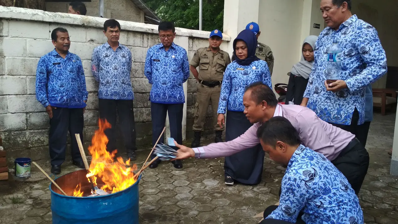 Puluhan Ribu Keping KTP El Pantura Jawa Barat Dimusnahkan