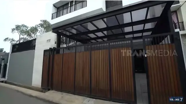 Rumah mewah Nikita Mirzani (YouTube/Trans7 Official)