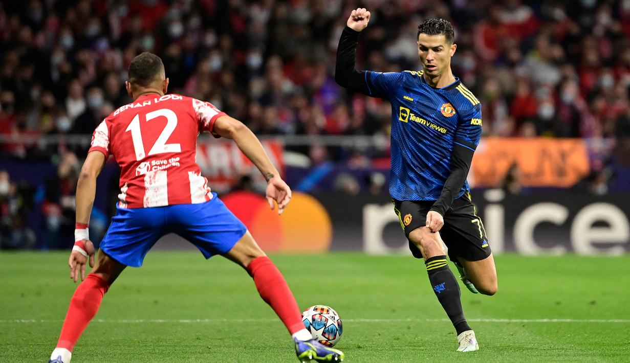 Tidak sekalipun Cristiano Ronaldo mampu melewati pemain Atletico Madrid dalam duel satu lawan satu. (AFP/Javier Soriano)