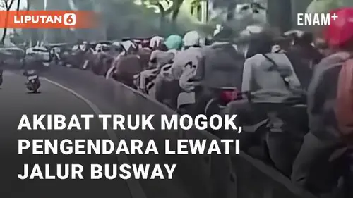 VIDEO: Diduga Akibat Truk Mogok, Puluhan Pengendara Lewati Jalur Busway di Jakarta Selatan