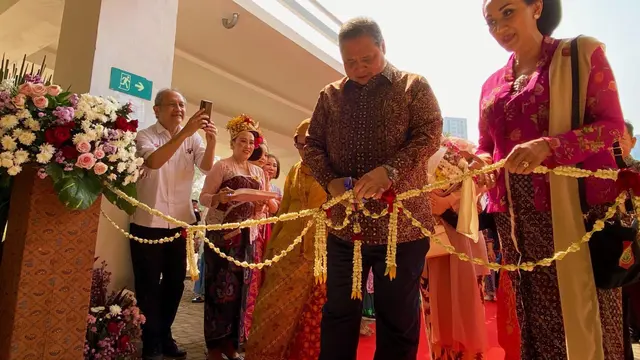 Menteri Koordinator Bidang Perekonomian Airlangga Hartarto meresmikan pembukaan KOWANI Expo.