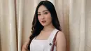 Playsuit yang digunakan oleh Natasaha Wilona satu ini pun terlihat sederhana. Bahkan detailnya yang terdapat pada bagian kancing justru menambah kesan manis bagi Wilo. (Liputan6.com/IG/@natashawilona12)