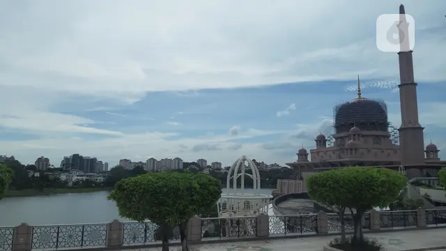 Pemandangan Putrajaya yang indah di Malaysia. Dok: Tommy Kurnia/Liputan6.com