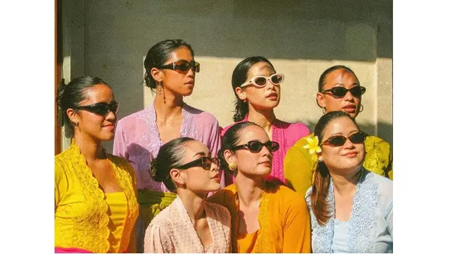 7 Potret Maudy Ayunda untuk Bridal Shower Sahabat, Anggun Pakai Kebaya