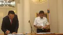 Kerjasama tersebut ditandatangani Wakil Gubernur DKI Basuki Tjahaja Purnama (Ahok) dan Direktur Utama PT KAI Ignasius Jonan di Balai Kota DKI Jakarta, (1/10/14). (Liputan6.com/Herman Zakharia)