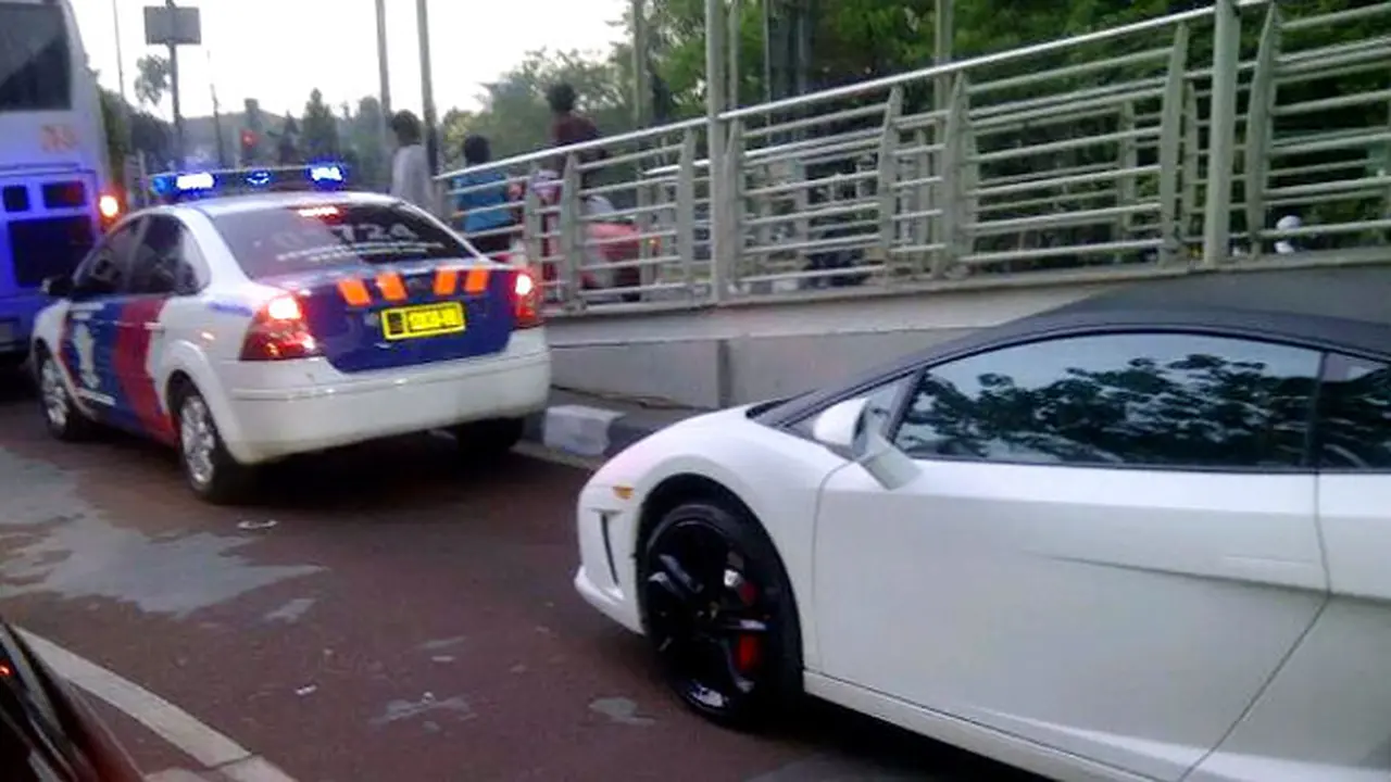 lamborghini-busway-131013b.jpg