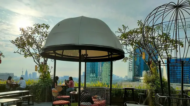 Ilustrasi kafe berkonsep rooftop di kawasan Sudirman/
