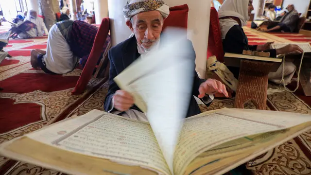 Tadarus Al-Qur’an Raksasa di Masjid Yaman