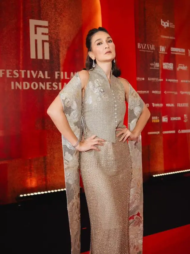 Inspirasi Eksplorasi Kebaya untuk Tampilan Lebih Stylish. [@armanfebryan/@snap.nuel]