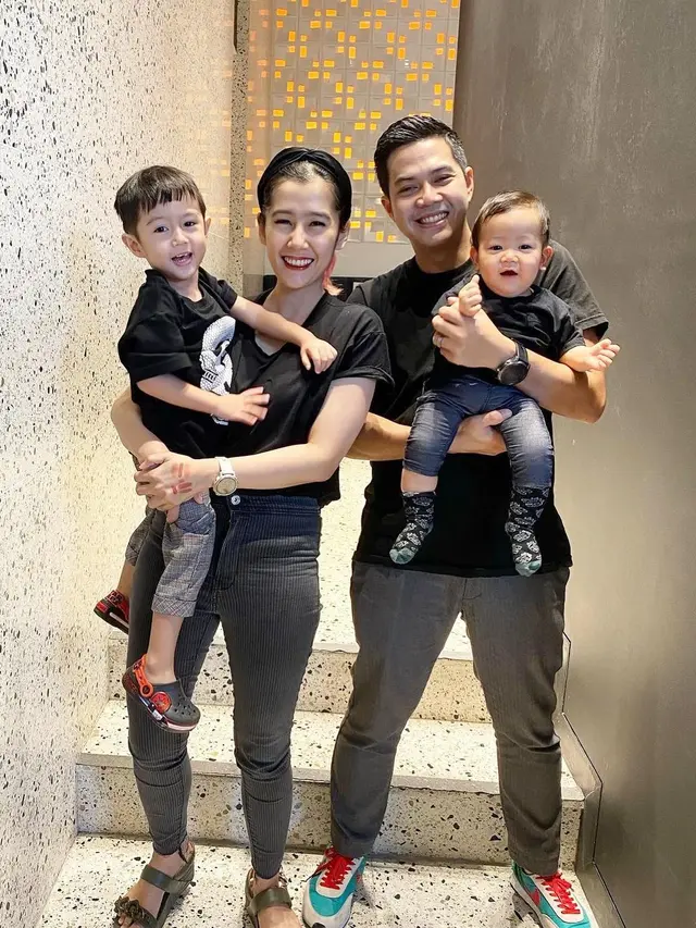 7 Potret Harmonis Keluarga Ardina Rasti dan Arie Dwi Andhika, Jauh dari Gosip