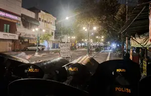Update Kericuhan Demo DIY, Massa Bentrok Lagi dengan Polisi di Tugu Yogyakarta