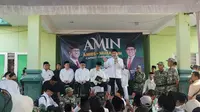 Anies Baswedan dan Muhaimin Iskandar di hadapan simpatisan PKB dan santri Pondok Pesantren Mamba'ul Ma'arif Denanyar, Jombang, Jawa Timur, Jumat (29/9/2023). (Liputan6.com/Winda Nelfira)