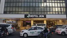 Suasana tampak luar dari tempat penginapan Timnas Indonesia U-22 di Hotel Jen, Manila, Sabtu (23/11). Hotel tersebut akan menjadi tempat menginap tim Garuda Muda selama ajang SEA Games 2019. (Bola.com/ M Iqbal Ichsan)