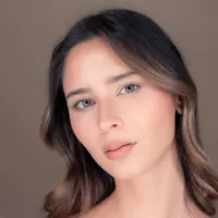 Wanita dengan kulit wajah bersih dan sehat (pexels.com/israwmx).