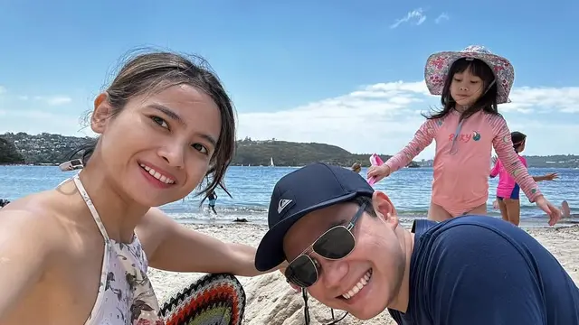 Tinggal Kenangan Begini Gaya Acha Septriasa Bersama Vicky Kharisma. [@septriasaacha]