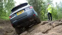 Land Rover: Pengemudi dan Penumpang Bukan Kargo