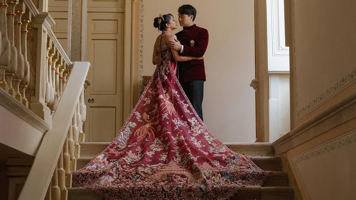Uncle Roger Pakai Busana Desainer Indonesia Saat Menikah, Mejeng di Vogue