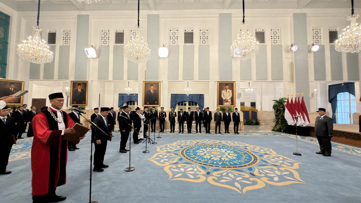 Di Hadapan Prabowo, Liliek Prisbawono Sumpah Jabatan sebagai Hakim MK Gantikan Anwar Usman