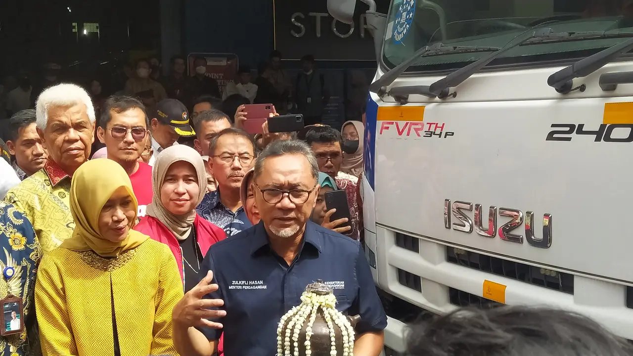 Menteri Perdagangan Zulkifli Hasan di Tambun, Kabupaten Bekasi, Jumat