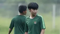Pemain Timnas Indonesia U-16, Tristan Alif, saat pemusatan latihan di Sawangan, Senin (13/5). Sebanyak 41 anak mengikuti seleksi untuk memperkuat timnas di Piala AFF U-15 2019 di Thailand. (Bola.com/M Iqbal Ichsan)