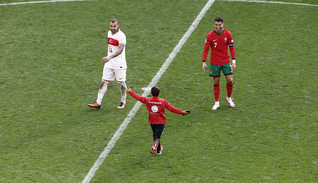 Pada laga ini Cristiano Ronaldo sukses membawa Portugal melibas Turki dengan skor 3-0 pada laga Grup F Piala Eropa 2024 di Stadion BVB Dortmund pada Sabtu (22/6/2024). (AFP/Kenzo Tribouillard)