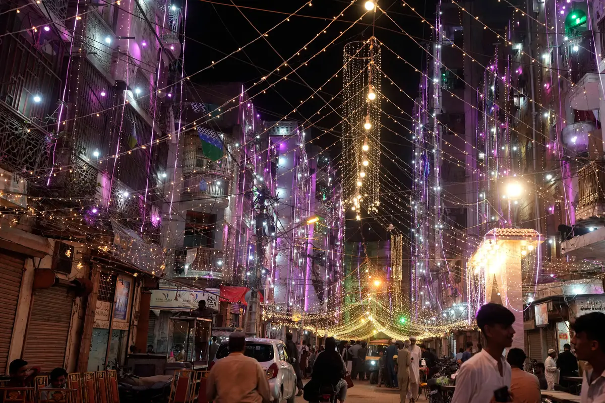 Sambut Maulid Nabi, Masjid di Pakistan Berhias Lampu-lampu