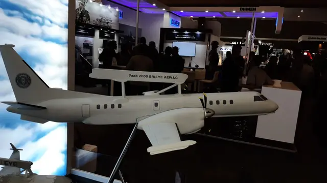 Model miniatur SAAB 2000 Erieye AEW&C di Indo Defence 2018 Expo & Forum 7-10 November 2018 (Rizki Akbar Hasan / Liputan6.com)