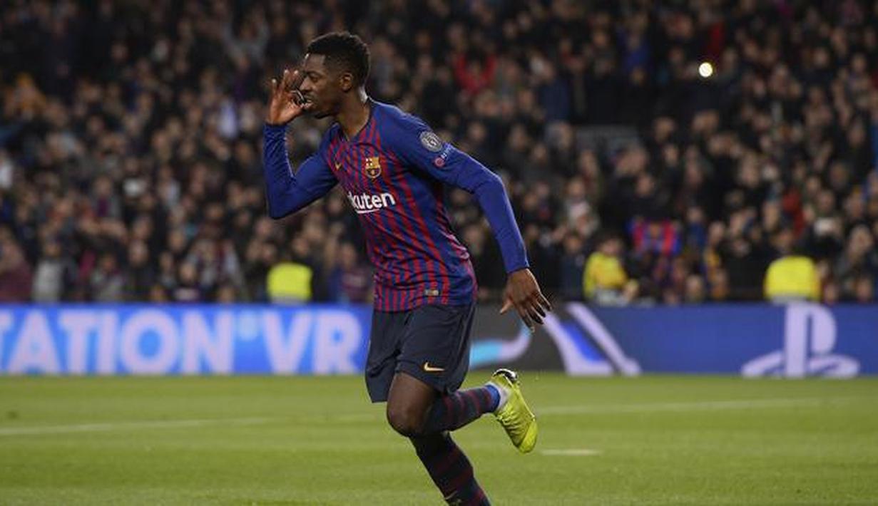 Ousmane Dembele - Gelandang Barcelona ini menjadi pilihan pengganti bila Manchester United gagal melabuhkan Jadon Sancho ke Old Trafford musim panas nanti. (AFP/Josep Lago)