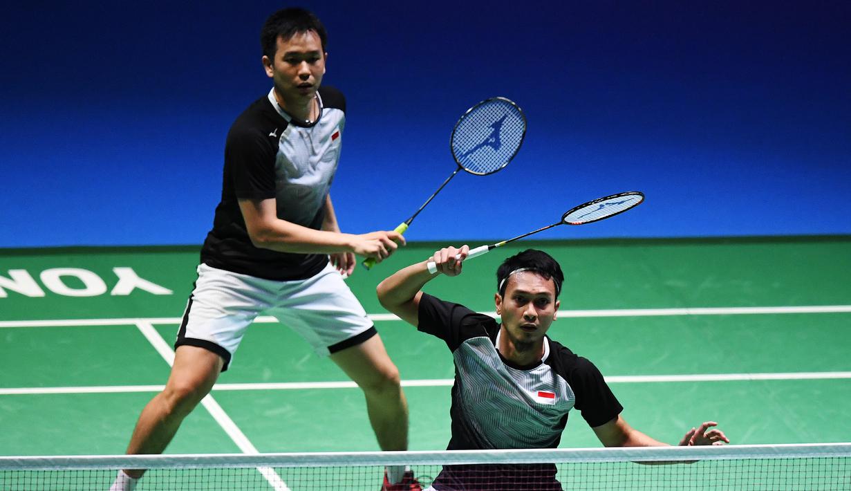 Ganda putra Hendra Setiawan / Mohammad Ahsan saat bertanding melawan Kevin Sanjaya/Marcus Fernaldi Gideon  pada babak fina Jepang Terbuka 2019 di Tokyo (28/7/2019). Kevin / Marcus menang  21-19 dan 23-21.  (AFP Photo/Charly Triballeau)
