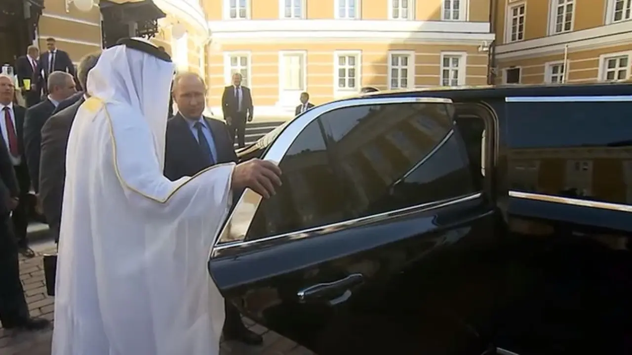 Presiden Rusia Vladimir Putin dan limo terbaru