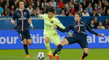 Duel panas terjadi di leg pertama perempat final Liga Champions antara Paris Saint Germain dengan Barcelona di Parc des Princes, Paris, Kamis (16/4/2015). Barcelona menang 3-1 atas Paris Saint Germain. (Reuters/Gonzalo Fuentes)