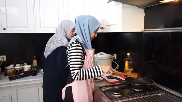 6 Penampakan Dapur Laudya Cynthia Bella, Bersih dan Alat Masak Lengkap