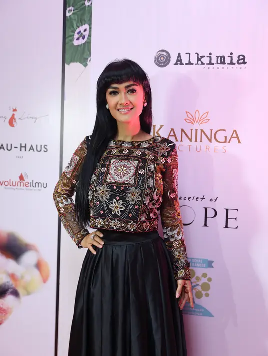 Beberapa tahun lalu Julia Perez berjuang melawan kanker serviks yang dideritanya, diakuinya hal tersebut merupakan cobaan yang sangat berat. Bukan hal mudah untuk berjuang melawan penyakit mematikan itu. (Andy Masela/Bintang.com)