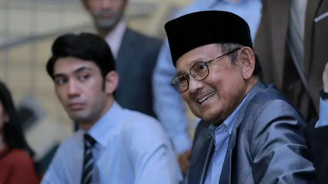 [Bintang] Lagi! BJ Habibie Dikabarkan Meninggal, Netizen Murka