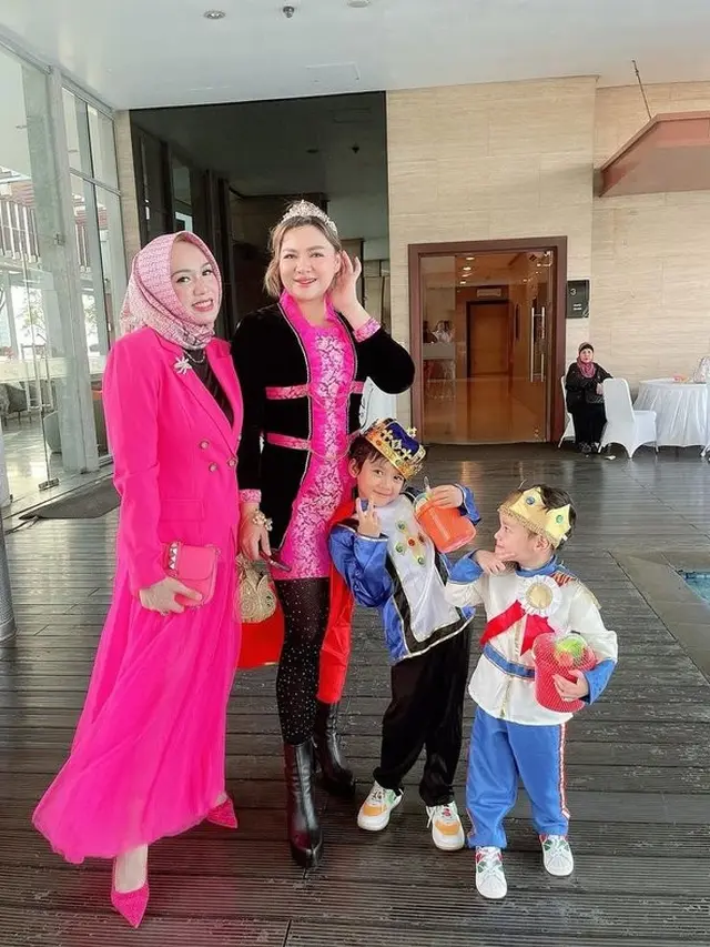 8 Potret Artis Hadiri Ulang Tahun Adzam Anak Nathalie Holscher dan Sule, Meriah