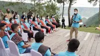 Kembali ke Danau Toba, Menparekraf Lepas Siswa Magang dan Luncurkan Kartu Prakerja Pariwisata